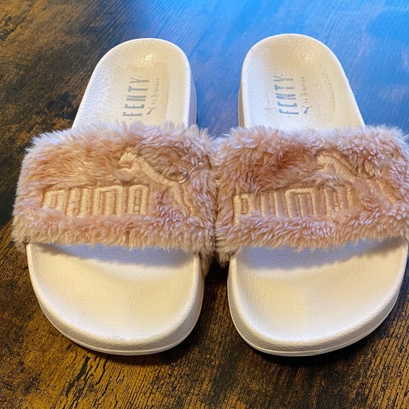 PUMA x FENTY Fluffy Pink Slides - Picture 2 of 5